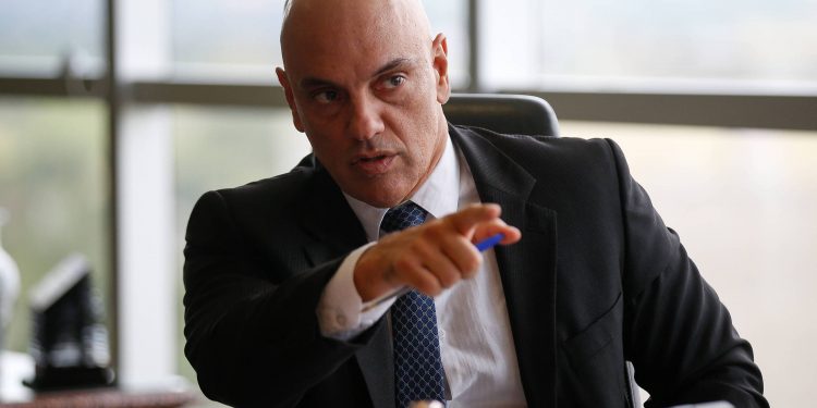 Moraes manda abrir seis inquéritos para investigar atos golpistas no DF