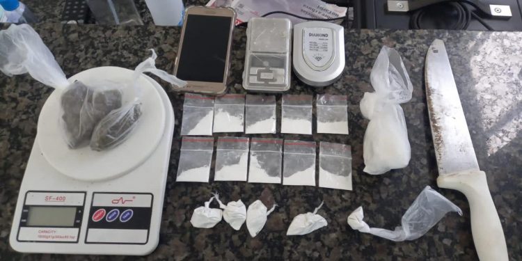 Mulher de 31 anos é presa em Crato suspeita de tráfico de drogas