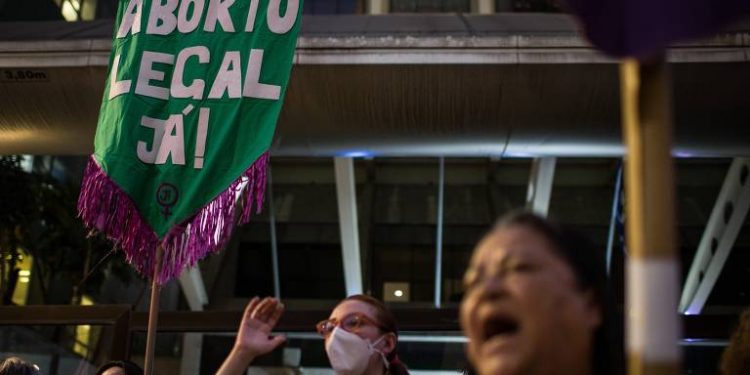 Sob Lula, Brasil deixa aliança antiaborto patrocinada por países ultraconservadores