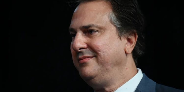 Camilo Santana anuncia aumento de 15% no magistério para 2023; veja valor