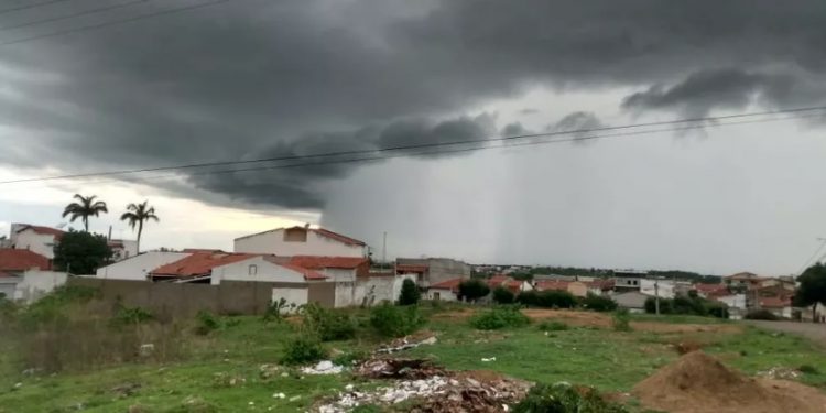 Chuva no Ceará deve seguir até a próxima quarta-feira, diz Funceme; veja previsão do tempo