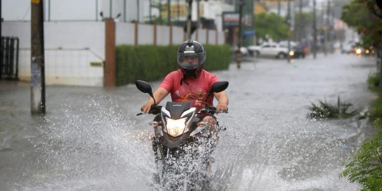 Chuvas devem continuar em todo o Ceará até terça-feira, indica previsão da Funceme