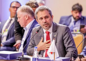 O governador do Ceará Elmano de Freitas (Foto: Tony Oliveira)