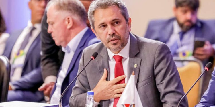 Elmano de Freitas defende pacto federativo no Fórum Nacional dos Governadores em Brasília