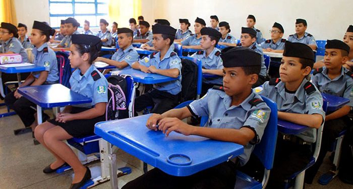MEC acaba com diretoria responsável por escolas cívico-militares