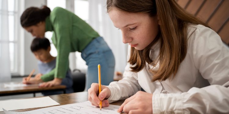 82 cidades do Ceará reajustaram salário de professores, segundo federação