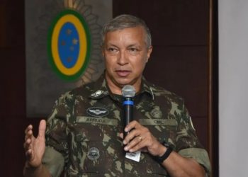 O general Júlio César de Arruda, demitido do cargo de comandante do Exército por Lula neste sábado (21) (Foto: Divulgação/Comando Militar do Leste/Arquivo)