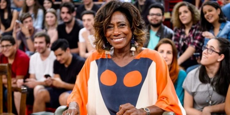 Afastada da Globo, Gloria Maria é internada para tratamento contra câncer