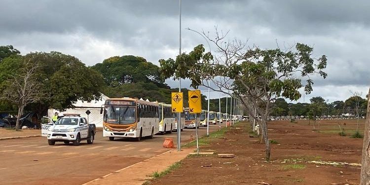 PM e Exército desocupam acampamento golpista no DF; 1.200 são presos, diz Ministério da Justiça