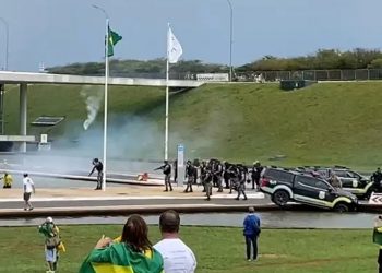 Terroristas bolsonaristas invadiram o Congresso na tarde deste domingo (8) (Foto: Reprodução)
