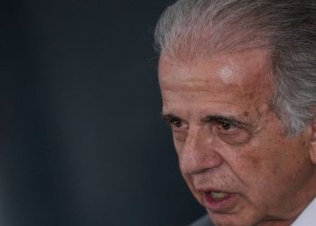 O ministro da Defesa José Múcio Monteiro em fala à imprensa na sexta (20) (Foto: Douglas Magno/AFP)