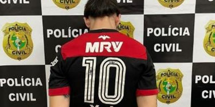 Mulher é presa por suspeita de envolvimento com drogas em Juazeiro do Norte