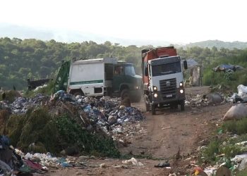 Resíduos produzidos na cidade não serão mais despejados no depósito que funcionava há mais de 20 anos (Foto: TV Verdes Mares/Reprodução)