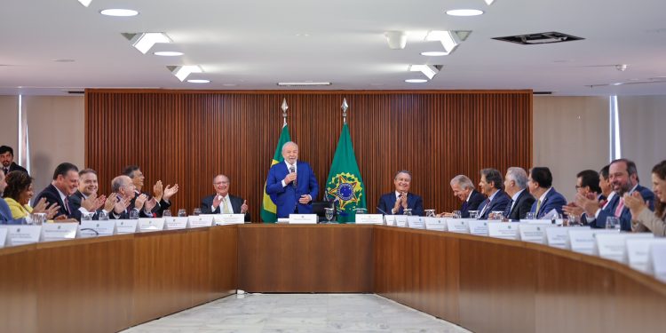 Na 1ª reunião ministerial, Lula diz que governo tem ‘tarefa árdua’, prega boa relação com o Congresso e respeito à Constituição
