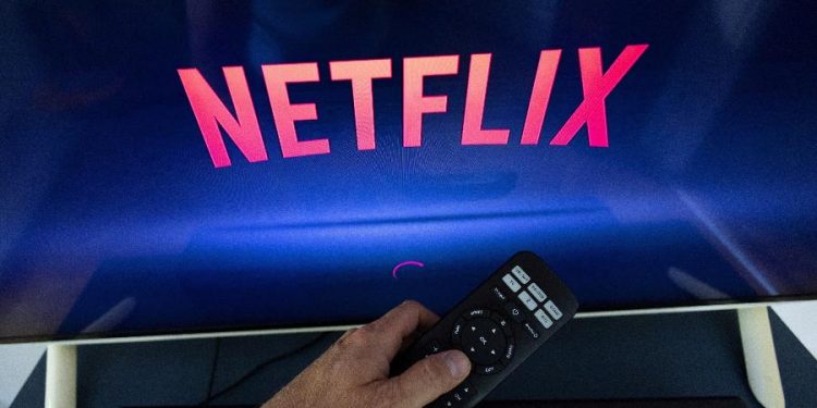 Netflix vai cobrar mais de quem divide senha em 2023; veja as regras