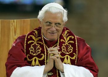 O Papa Bento XVI (Joseph Ratzinger) em visita à cidade de Aparecida em maio de 2007 (Foto: José Patrício/Estadão Conteúdo/Arquivo)
