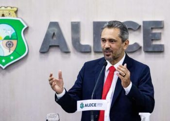 Elmano Freitas (PT) faz primeiro discurso como governador do Ceará (Foto: Thiago Gadelha/SVM)