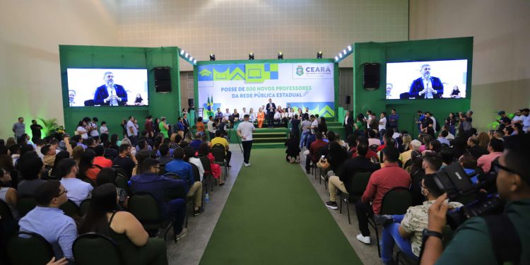 800 novos professores são empossados para compor a rede estadual do Ceará