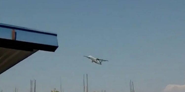 Queda de avião no Nepal mata quase 70 pessoas; vídeos