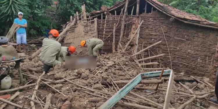 Homem morre soterrado com queda de casa de taipa no Crato