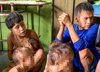 Indígenas Yanomami em Roraima, sofrendo com crise humanitária e desassistência governamental (Foto: Junior Yanomami/Condisi-YY)