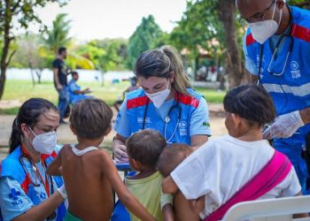 Força nacional do SUS em atendimento aos Yanomamis (Foto: Igor Evangelista/MS)