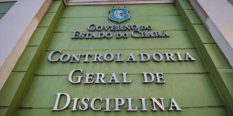 Sargento da PMCE é acusado de agredir, estuprar e expor fotos da ex-companheira