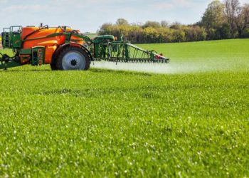 Bolsonaro liberou 2.182 agrotóxicos em 4 anos, recorde desde 2003