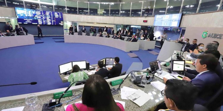 Deputados aprovam aumento do ICMS no Ceará para 20% a partir de 2024; veja como votaram os parlamentares