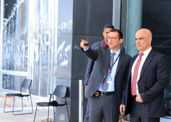 O ministro Alexandre de Moraes visita o edifício-sede do STF para avaliar danos após ataque de terroristas (Foto: Rosinei Coutinho/SCO/STF)