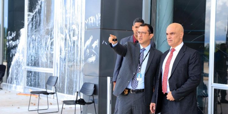 Moraes decide que STF vai julgar militares envolvidos em atos golpistas