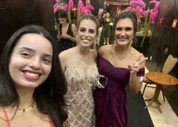 Da esquerda para a à direita, Amanda Ferrari e as amigas, Annalyra Ayub e a formanda Luise (Foto: Arquivo pessoal)