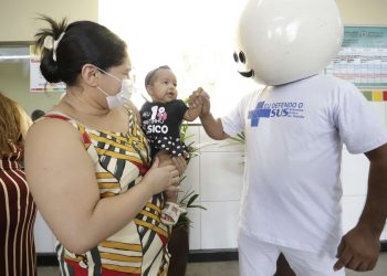 184 municípios cearenses iniciam aplicação da vacina bivalente contra Covid-19