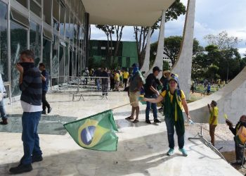 Em 8 de janeiro, bolsonaristas invadiram e depredaram prédios dos Poderes (Foto: Ton Molina/Fotoarena/Estadão Conteúdo)