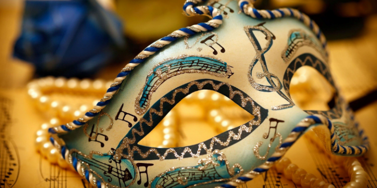 Baile de máscaras – Por J. Flávio Vieira