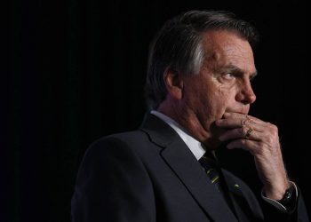 O ex-presidente Jair Bolsonaro (PL) em palestra no resort de Trump, em Miami, em fevereiro de 2023 (Foto: Joe Raedle/Getty Images/AFP)