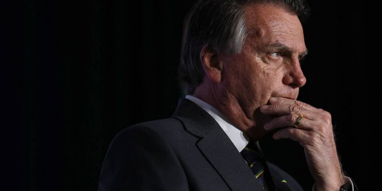 Bolsonaro foi vacinado contra Covid-19 em julho de 2021, diz CGU