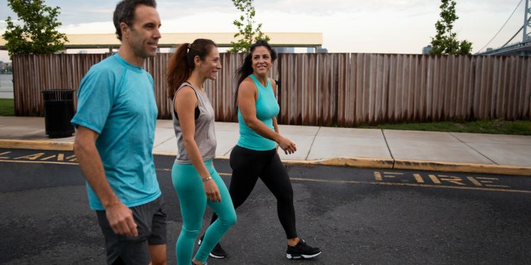 8 benefícios da caminhada para a saúde e bem-estar