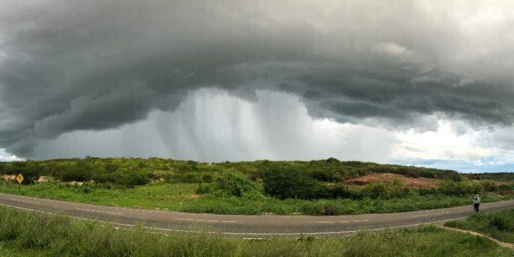 Cidades do Ceará têm alerta de chuvas intensas e rajadas de vento de até 60km/h; confira previsão