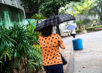 Moradores devem tomar cuidado com a intensidade da chuva (Foto: Thiago Gadelha)
