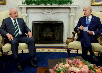 Lula e Biden se reúnem no Salão Oval da Casa Branca (Foto: Jonathan Ernst/Reuters)