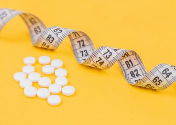 Sempre sob orientação médica: saiba o que tomar para emagrecer (Foto: Diana Polekhina/Unsplash)