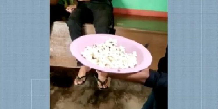 Prefeitura de Várzea Alegre serve pipoca como merenda escolar; pais reclamam