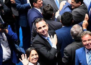 Pacheco comemora vitória na eleição para a presidência do Senado (Foto: Jefferson Rudy/Agência Senado)
