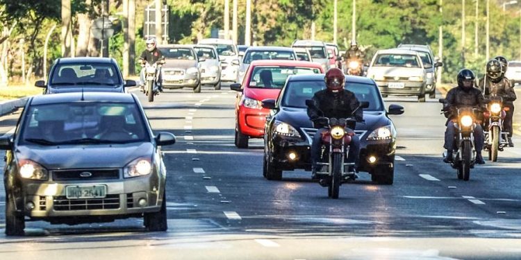 De farol baixo a sinal vermelho: conheça as novas regras e não seja multado