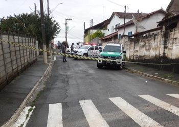 Homem mata esposa, filha de 2 anos e sogra na cidade de Caconde, interior de SP. Local do crime foi isolado para a perícia (Foto: Reprodução)