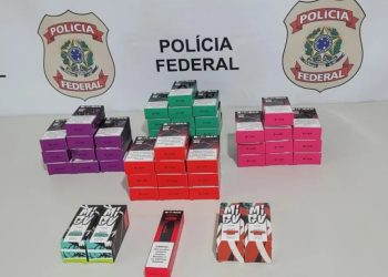 Polícia Federal apreendeu 45 cigarros eletrônicos com universitário em Juazeiro do Norte (Foto: Divulgação/Polícia Federal)