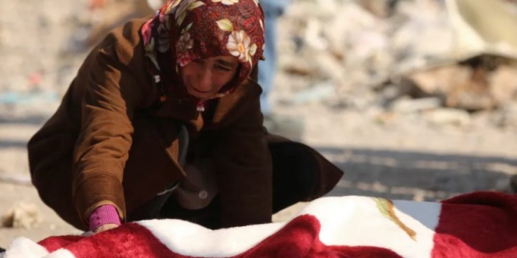 Mortes causadas por terremoto na Turquia e na Síria ultrapassam 28 mil