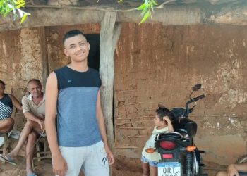 Adriano Justino vai deixar a casa humilde dos pais no Ceará para morar em residência universitária na Paraíba (Foto: Darlene Barbosa/TVM)