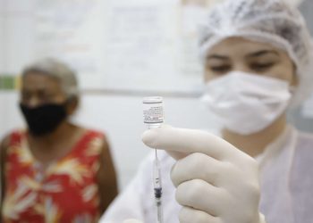 Veja possíveis efeitos colaterais com dose de vacina bivalente contra Covid